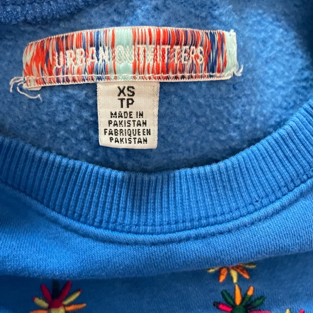 NWOT 🩵Urban Outfitters Bright Blue Embroidered Peace Cropped sweatshirt size XS